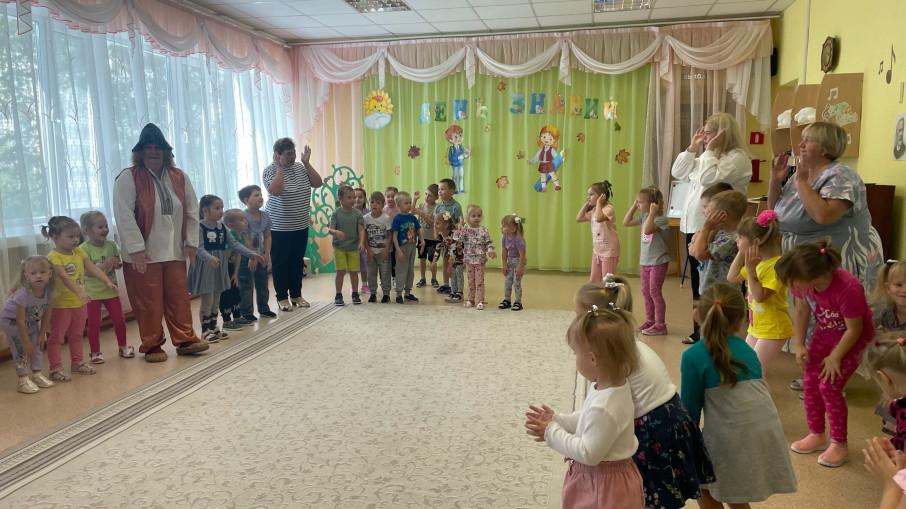 Поздравляем с началом нового учебного года! Поздравляем с началом нового учебного года!.